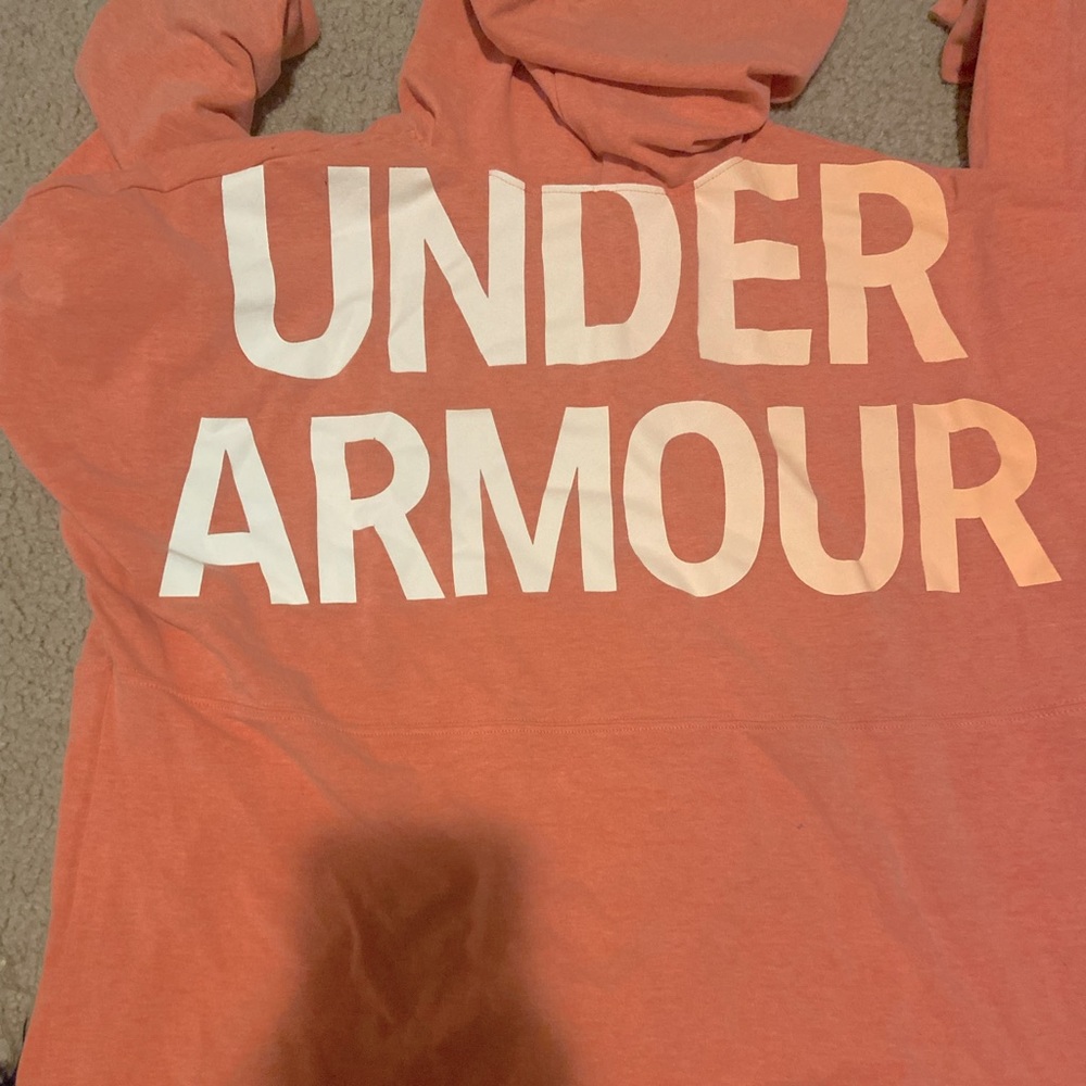 under armor hoodie it’s a youth large but definitely fits like a woman’s medium.